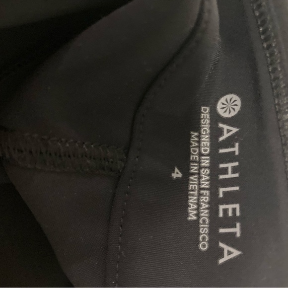 Athleta stellar cropped pants with slit side leg phone pocket in black - Picture 9 of 9